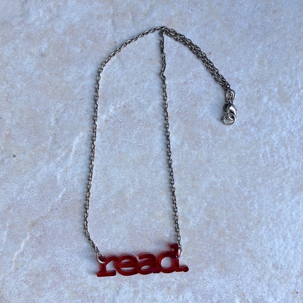 ‘Read’ Pendant Necklace